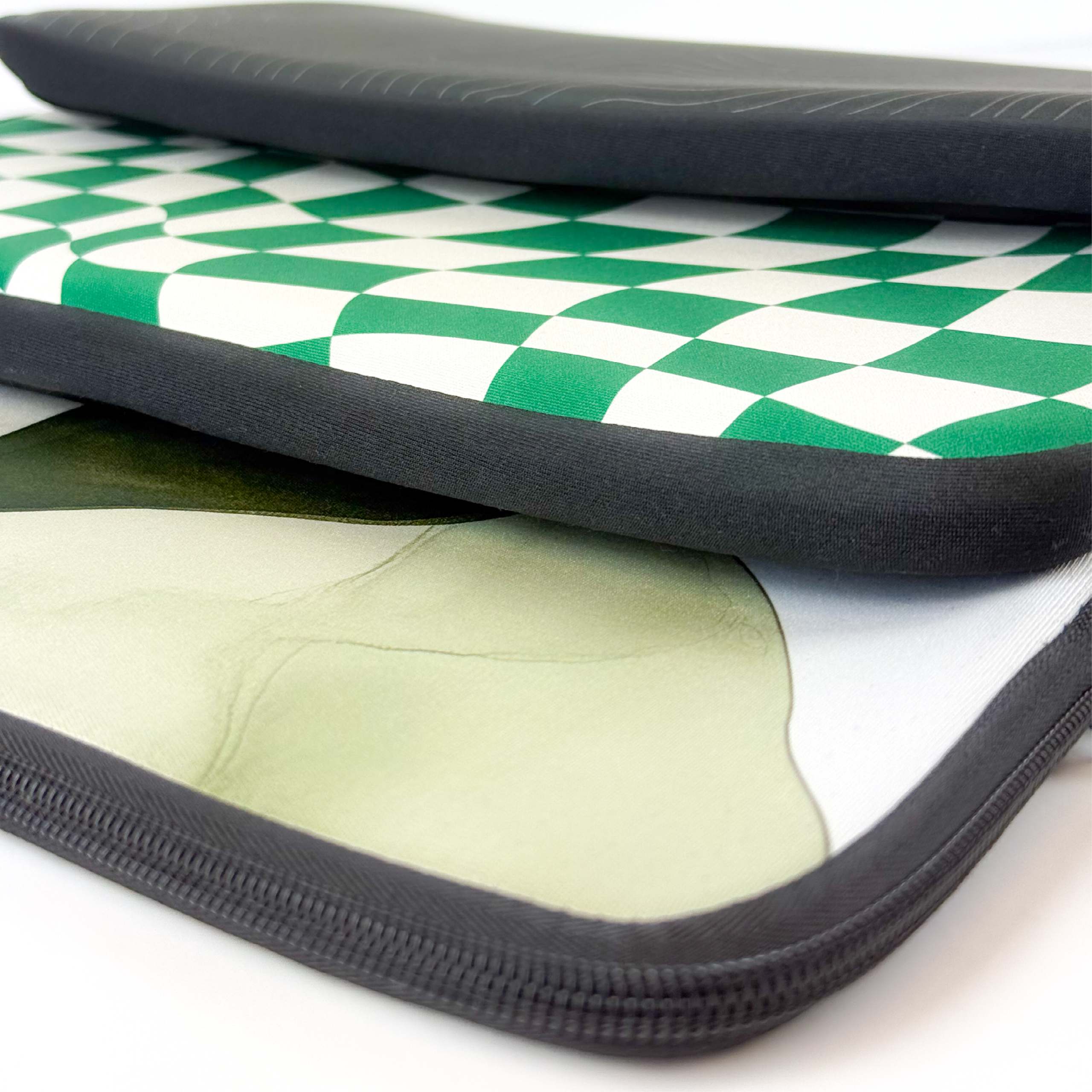 Verschillende eigen ontwerpen laptophoezen met foto